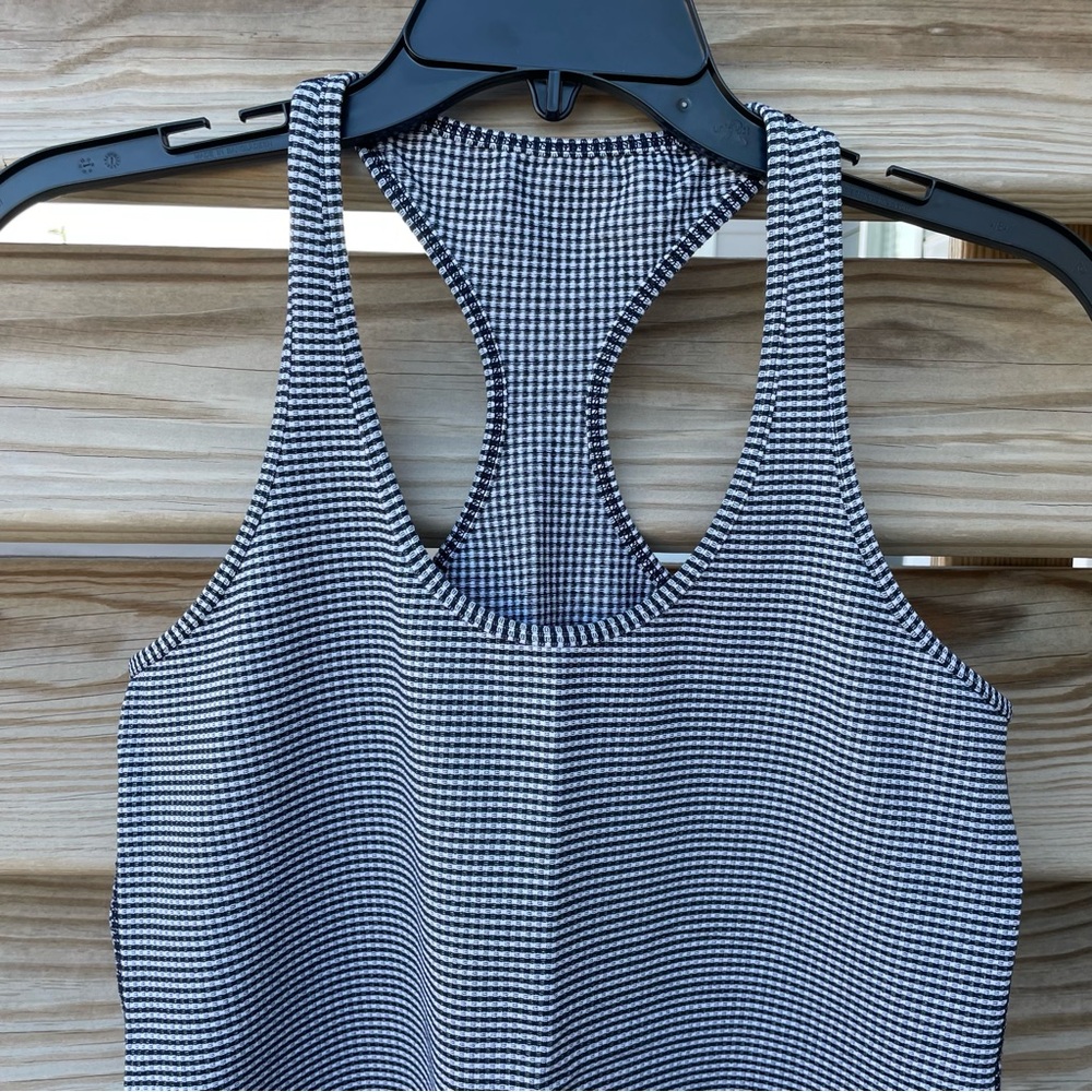Lululemon navy blue & white gingham racer back tank top EUC Women 12 - Picture 2 of 8
